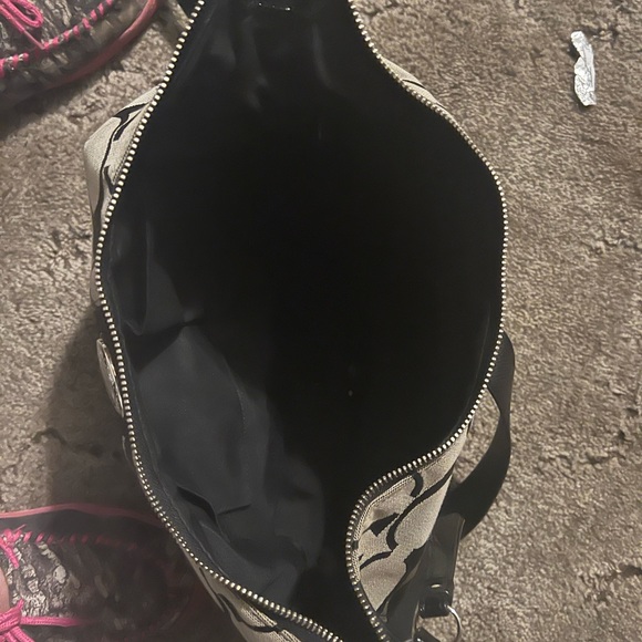 Authentic tic Coach Purse-Black and tan, shoulder strap length - Picture 2 of 3